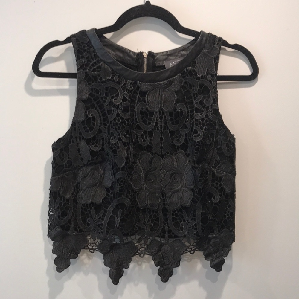 ASTR Lace Crop Top